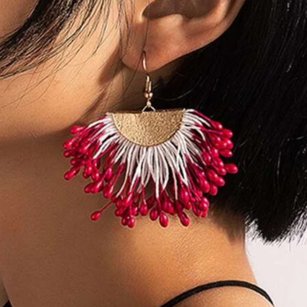 NWT Boutique Island Vibes Boho Fringe Magenta White Gold Tone Dramatic Earrings